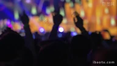 歌迷们在音乐会上最喜欢的音乐节奏让人感受到活力和舞蹈